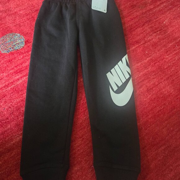 Nwt Nike boy's pant size 5 - Picture 1 of 1